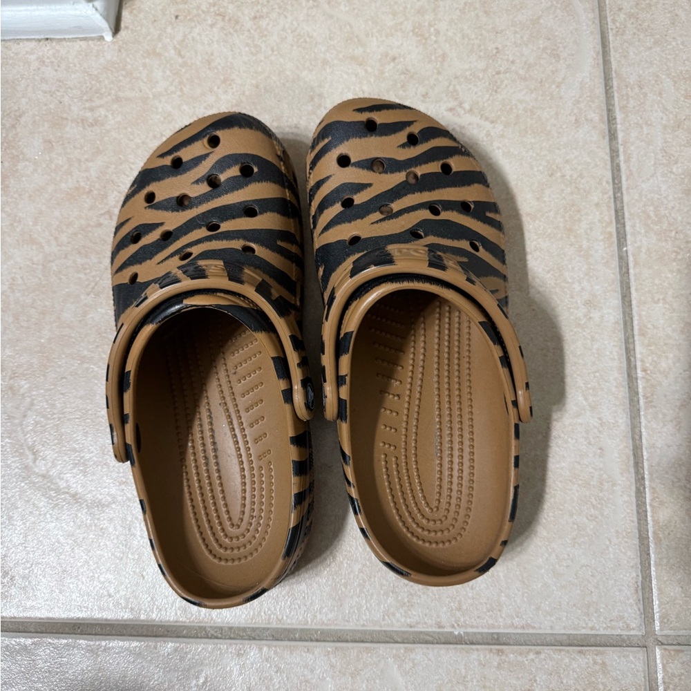 Women’s Crocs size 9